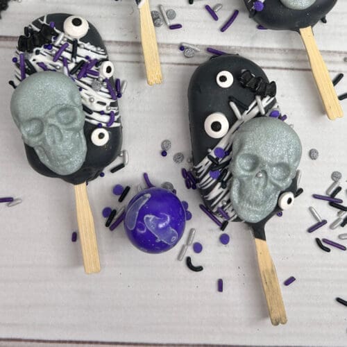 Halloween Skeleton Cake Pops
